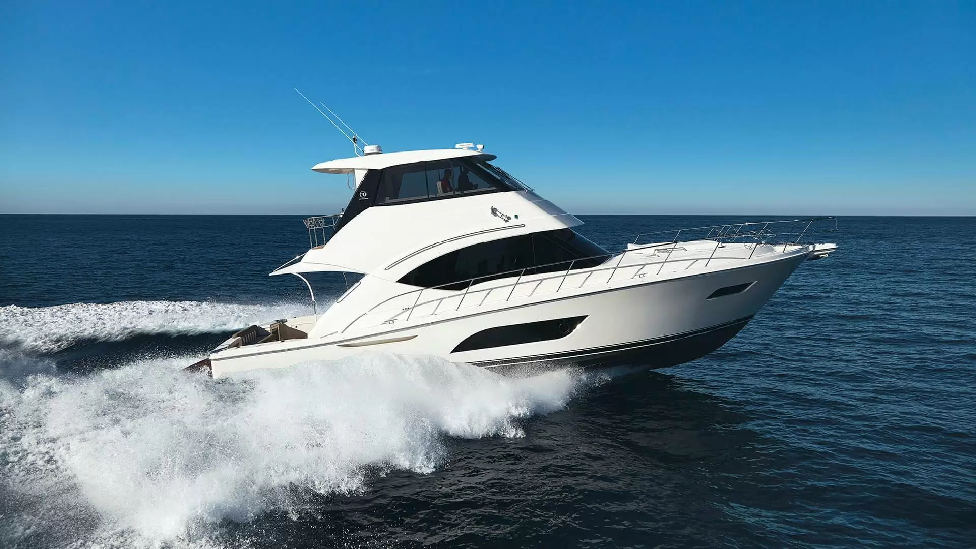 里维埃拉（Riviera）57 ENCLOSED FLYBRIDGE