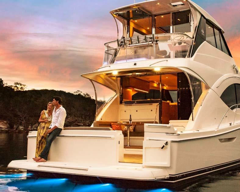 里维埃拉（Riviera）57 ENCLOSED FLYBRIDGE