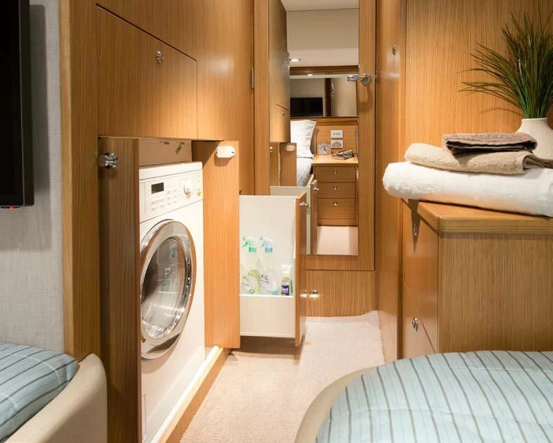 里维埃拉（Riviera）54 ENCLOSED FLYBRIDGE