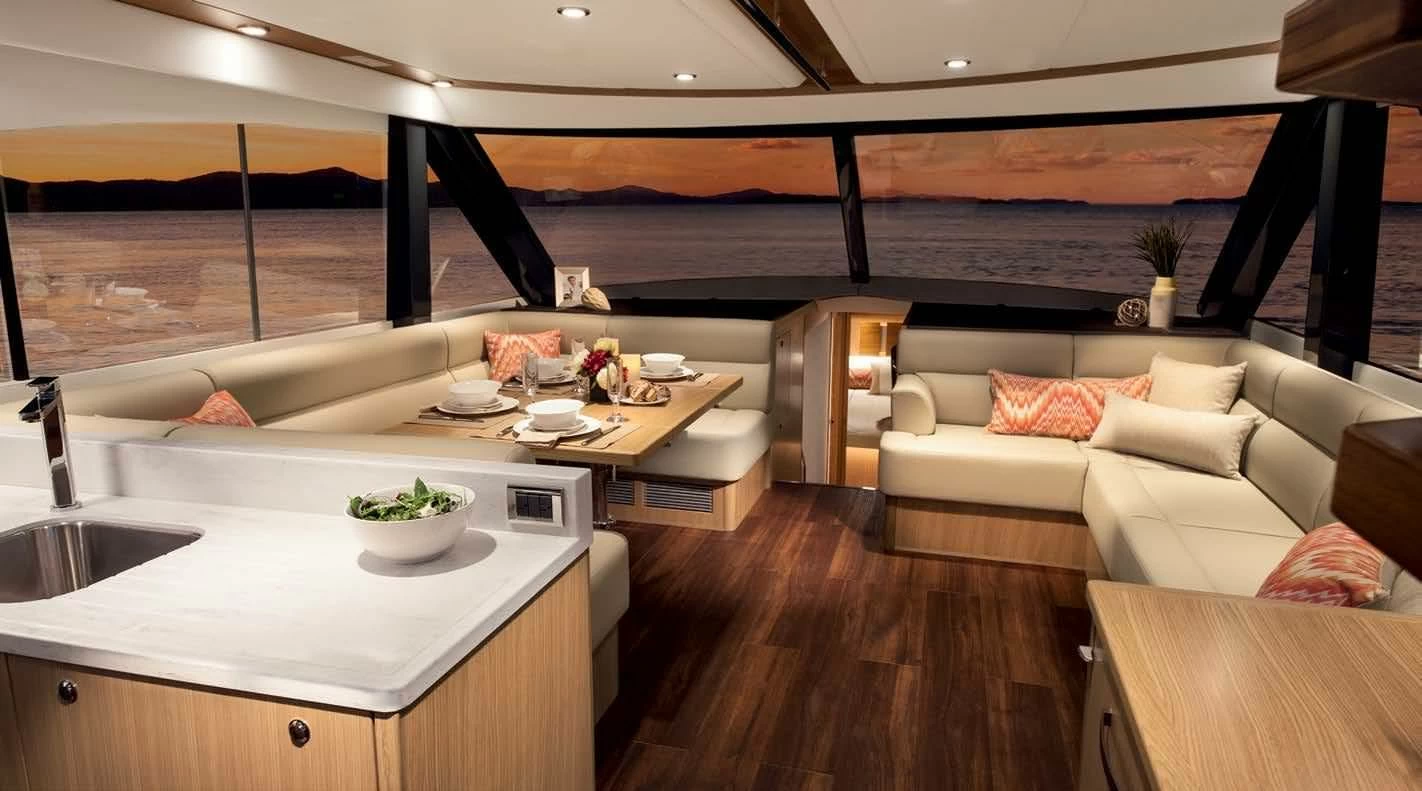 里维埃拉（Riviera）57 ENCLOSED FLYBRIDGE