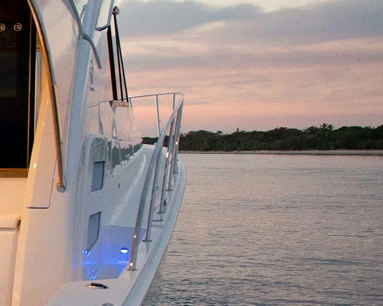 里维埃拉（Riviera）54 ENCLOSED FLYBRIDGE