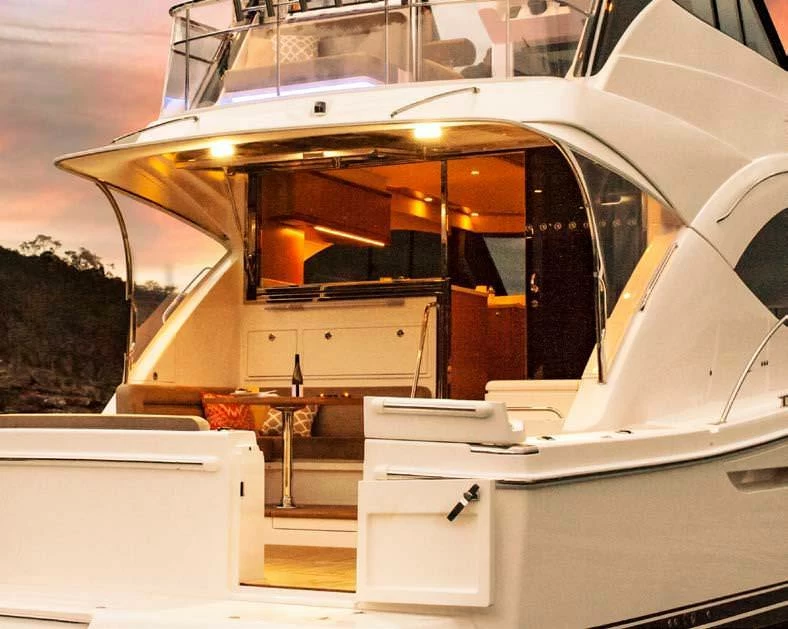 里维埃拉（Riviera）57 ENCLOSED FLYBRIDGE