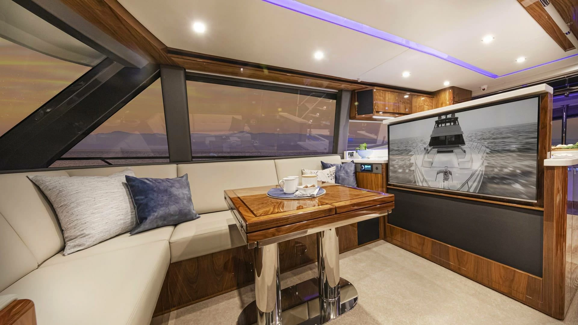 里维埃拉（Riviera）64 SPORTS MOTOR YACHT