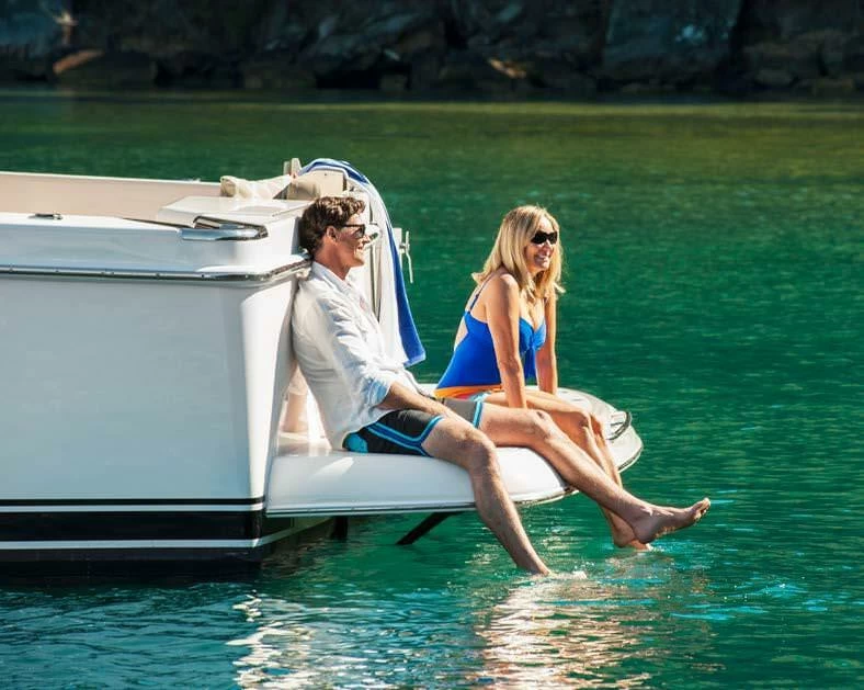 里维埃拉（Riviera）57 ENCLOSED FLYBRIDGE