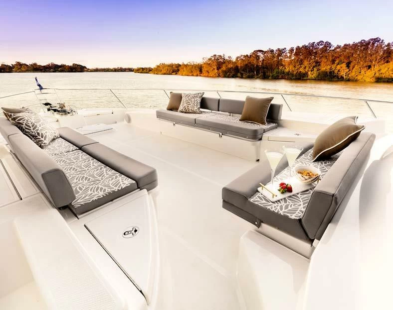 里维埃拉（Riviera）68 SPORTS MOTOR YACHT