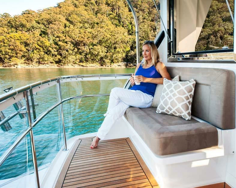 里维埃拉（Riviera）57 ENCLOSED FLYBRIDGE