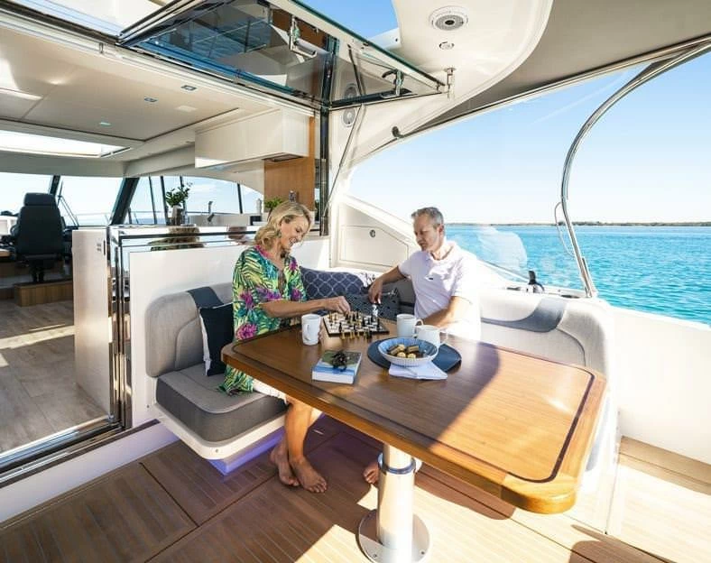 里维埃拉（Riviera）5400 SPORT YACHT PLATINUM EDITION