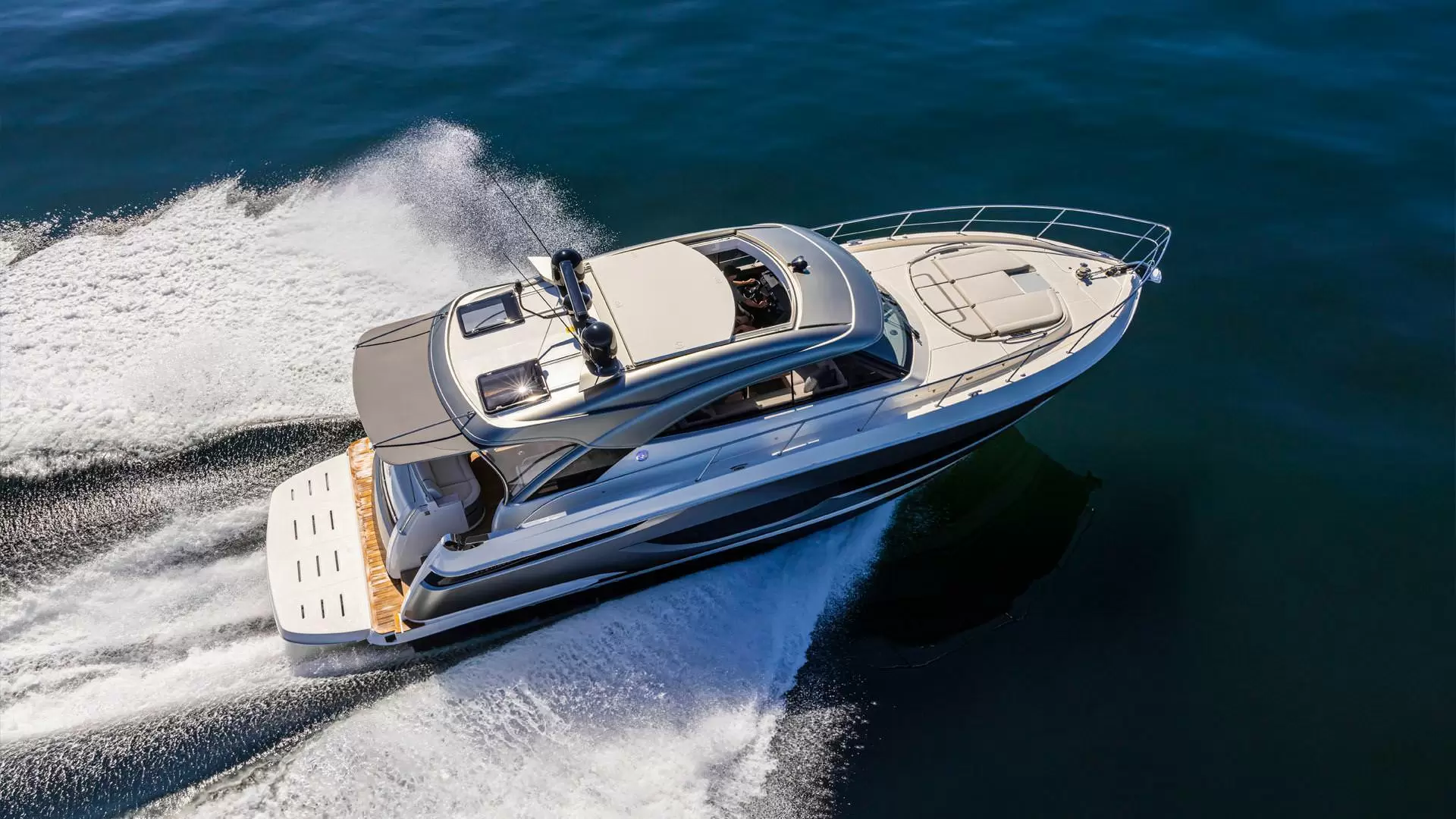 里维埃拉（Riviera）4600 SPORT YACHT PLATINUM EDITION