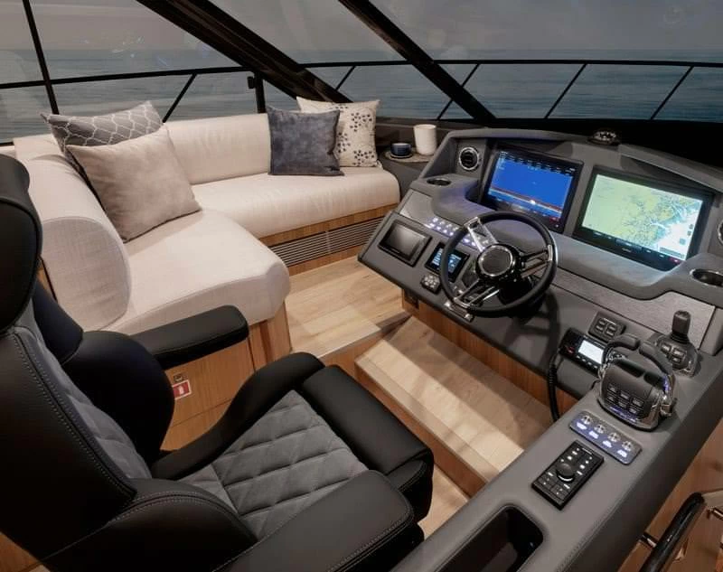 里维埃拉（Riviera）5400 SPORT YACHT PLATINUM EDITION