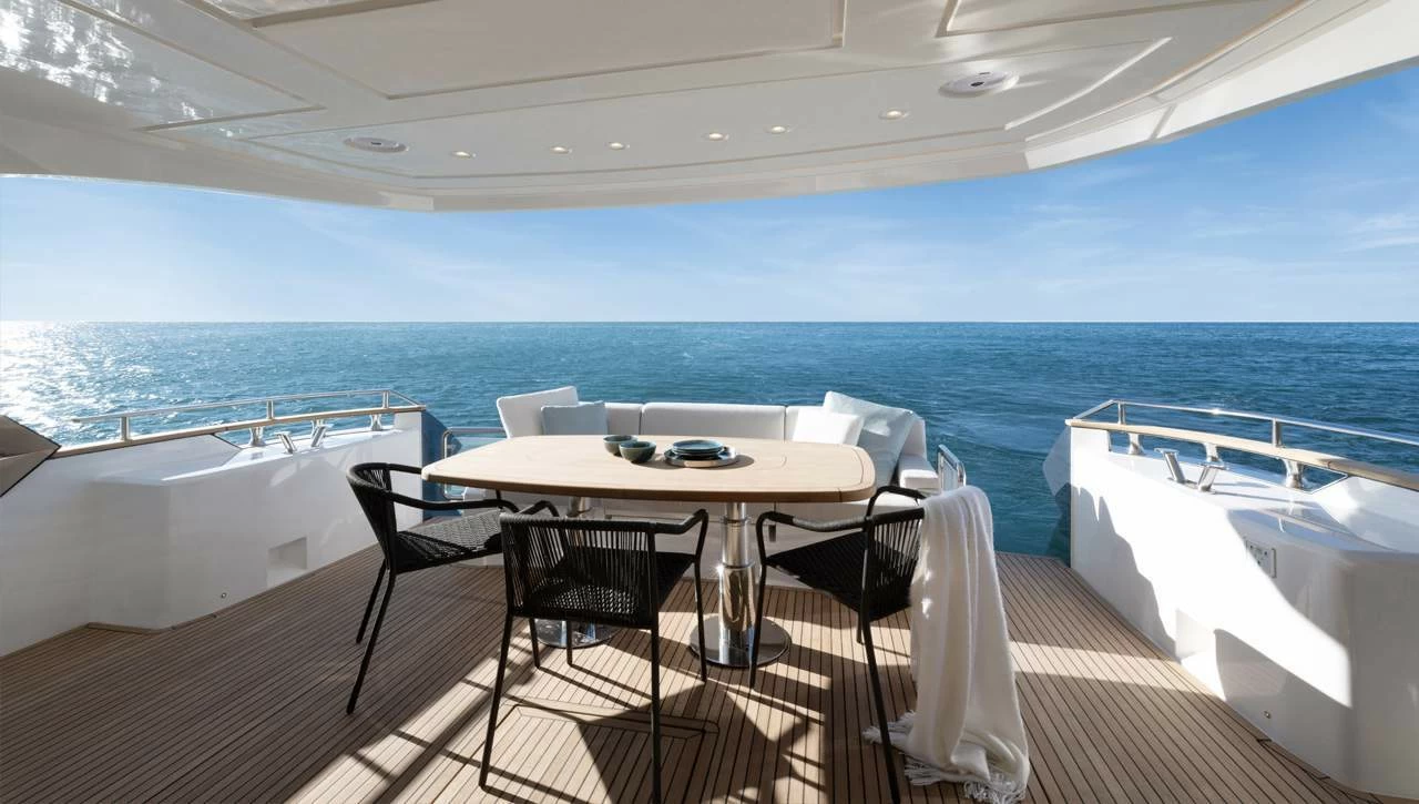 蒙地卡罗（MonteCarlo）MCY 70 skylounge