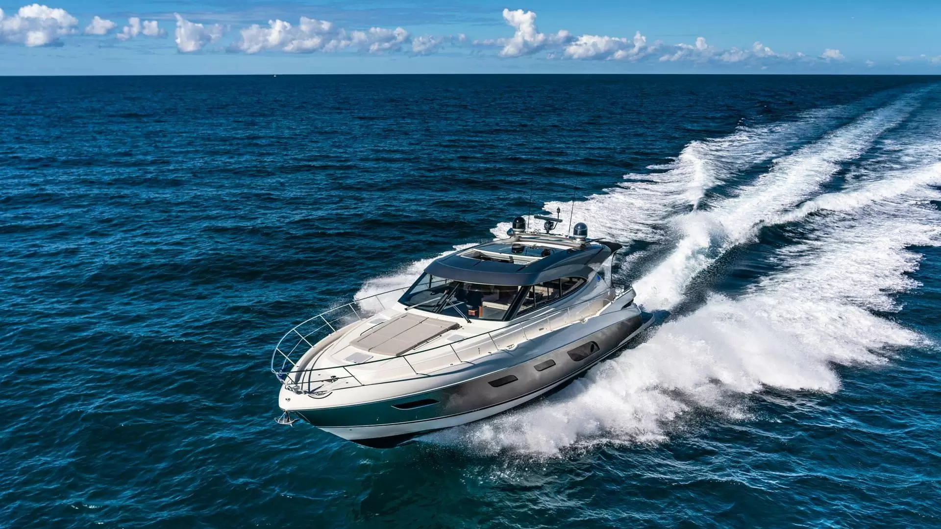 里维埃拉（Riviera）6000 SPORT YACHT PLATINUM EDITION