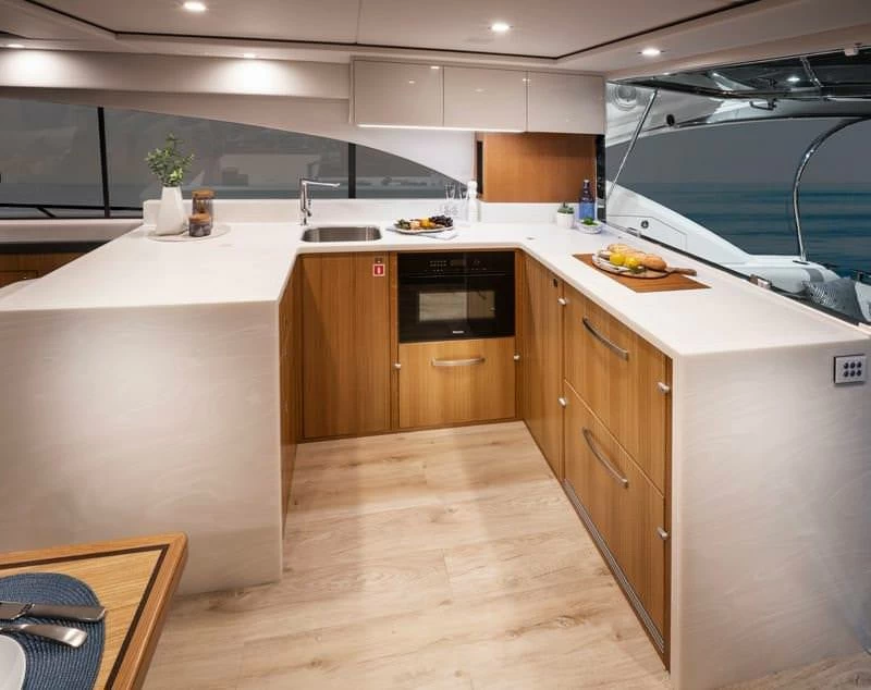 里维埃拉（Riviera）5400 SPORT YACHT PLATINUM EDITION