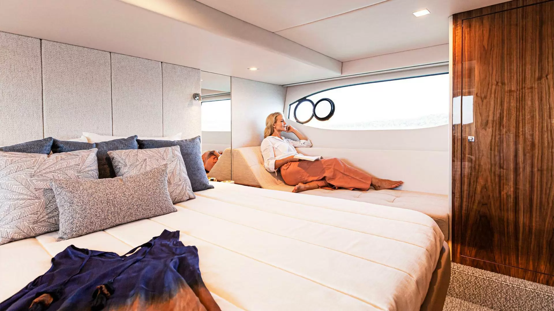 里维埃拉（Riviera）4600 SPORT YACHT PLATINUM EDITION