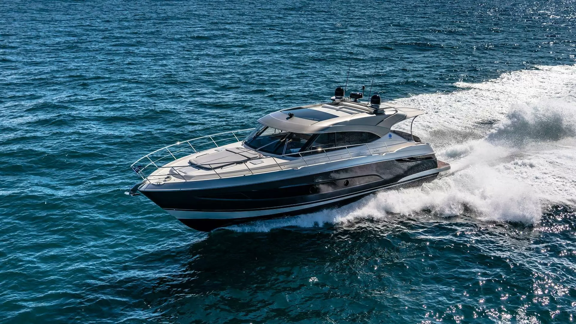 里维埃拉（Riviera）5400 SPORT YACHT PLATINUM EDITION