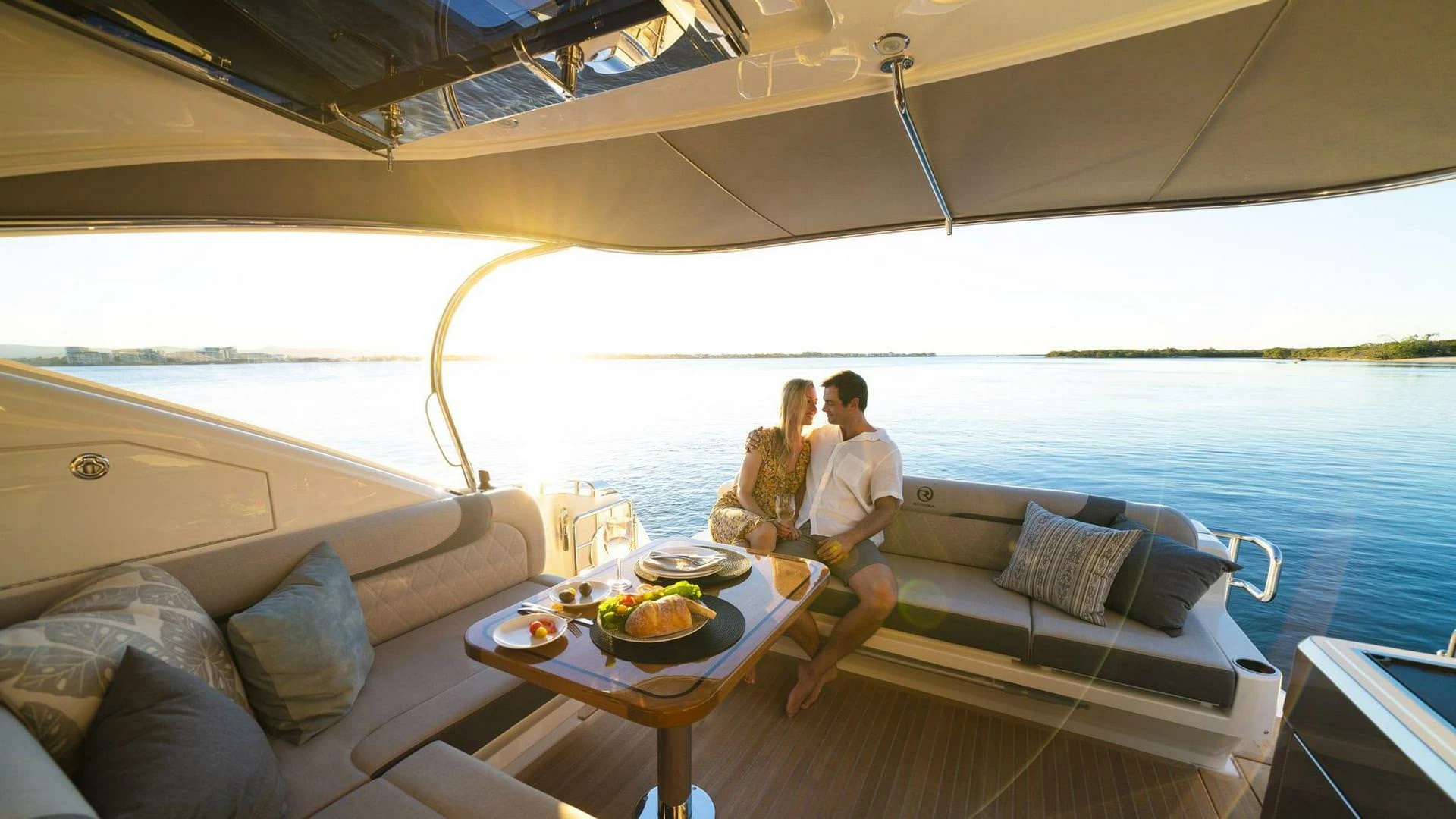 里维埃拉（Riviera）4800 SPORT YACHT SERIES II PLATINUM EDITION