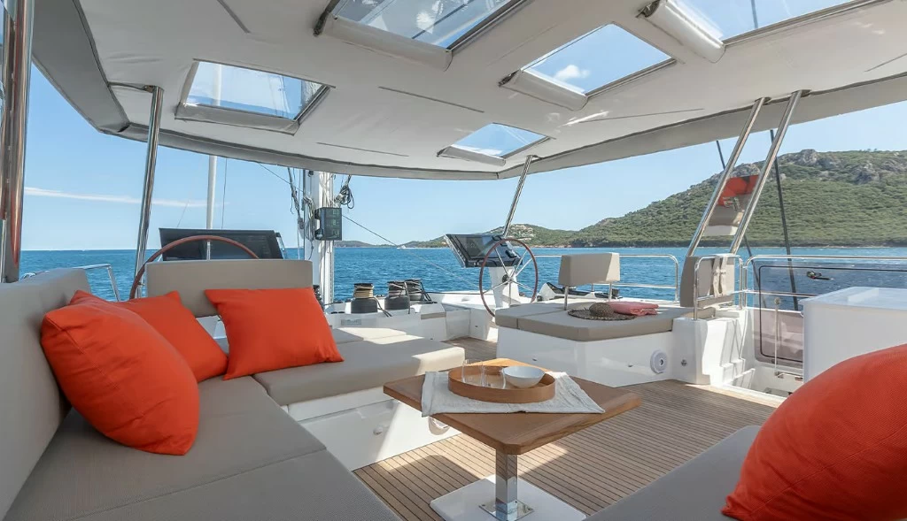 枫丹白露(Fountaine Pajot)Alegria 67巡航双体帆船控制台布局