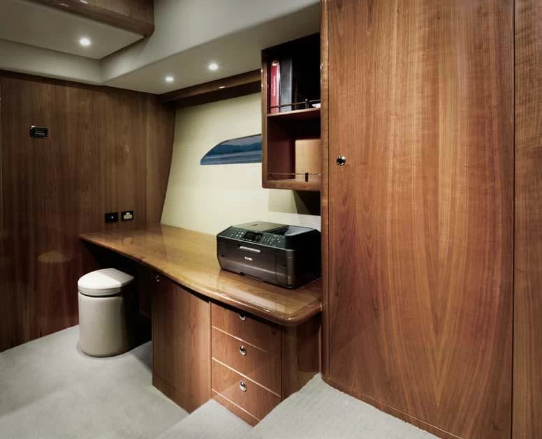 里维埃拉（Riviera）6000 SPORT YACHT PLATINUM EDITION