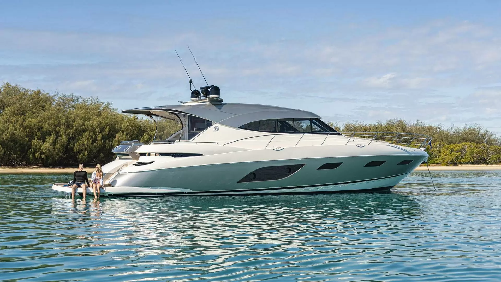 里维埃拉（Riviera）6000 SPORT YACHT PLATINUM EDITION