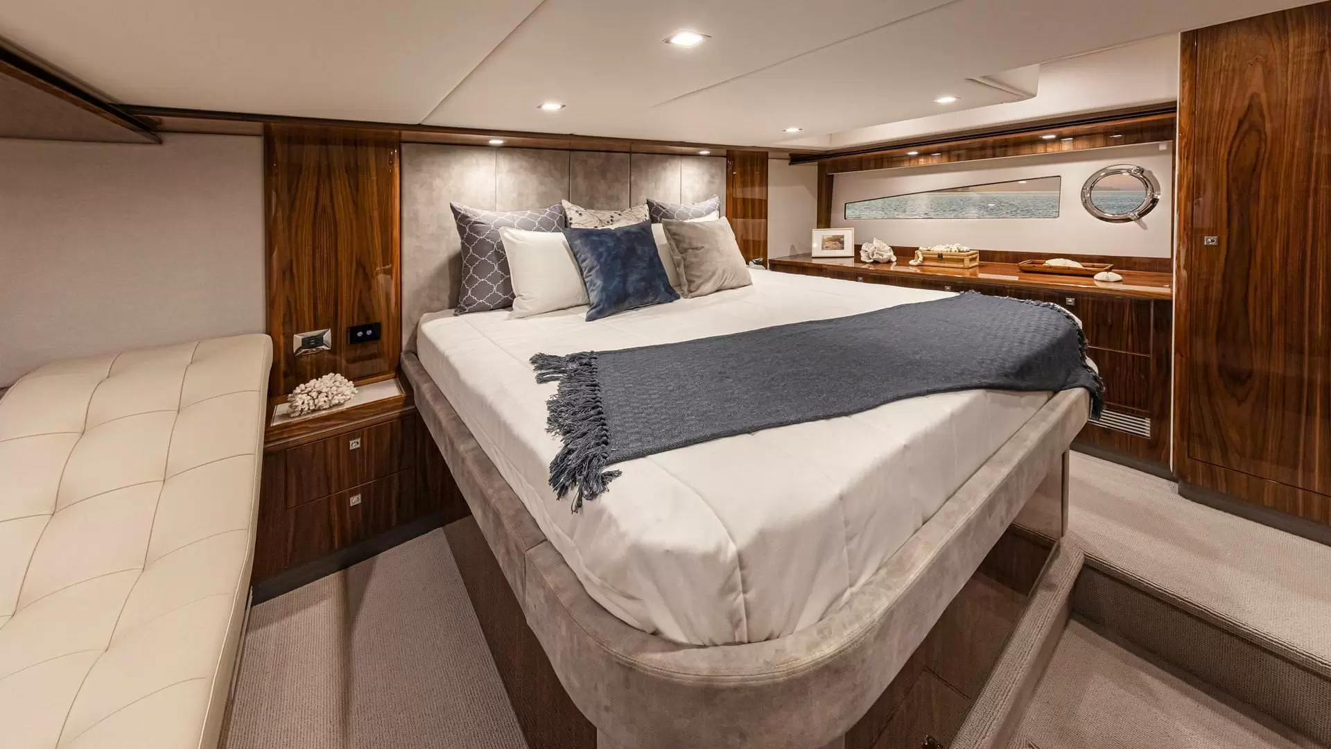里维埃拉（Riviera）5400 SPORT YACHT PLATINUM EDITION