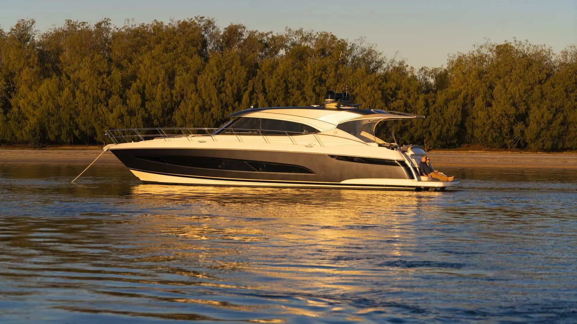 里维埃拉（Riviera）5400 SPORT YACHT PLATINUM EDITION