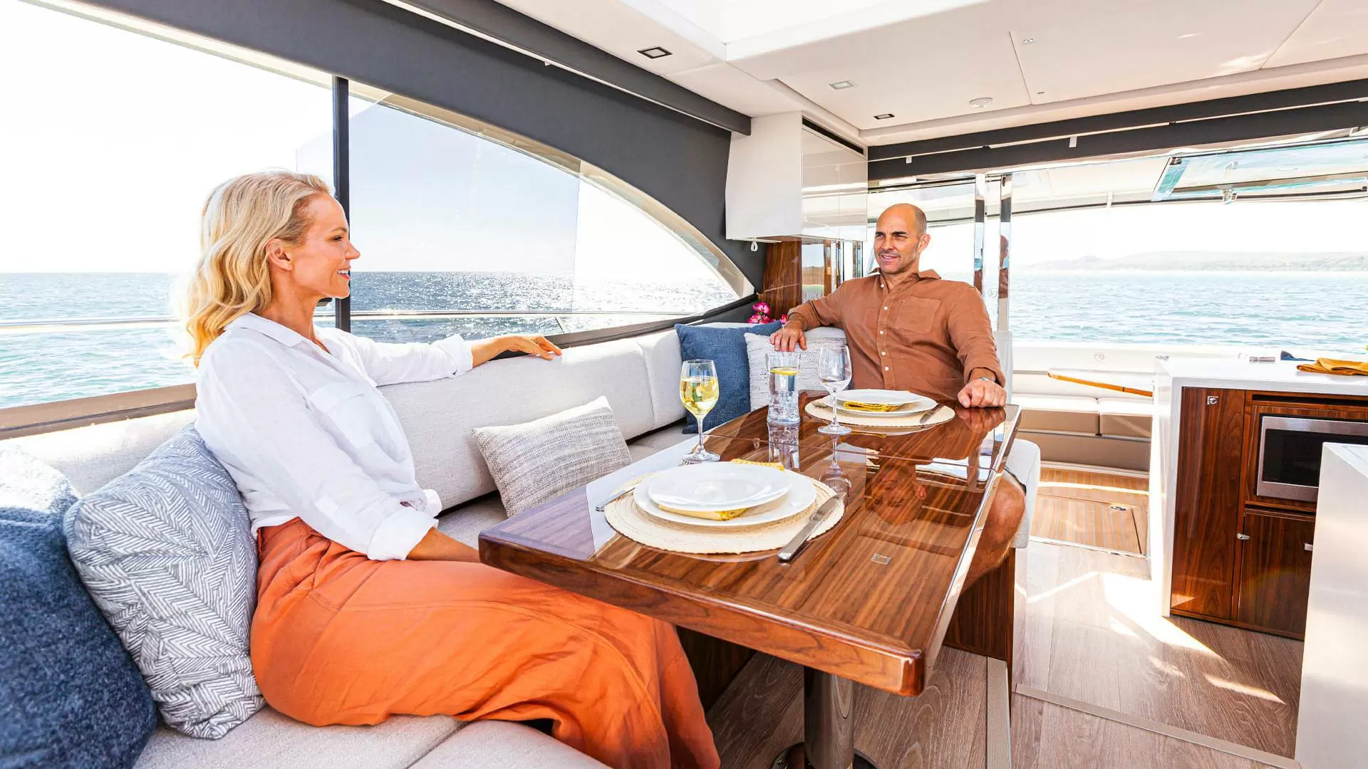 里维埃拉（Riviera）4600 SPORT YACHT PLATINUM EDITION