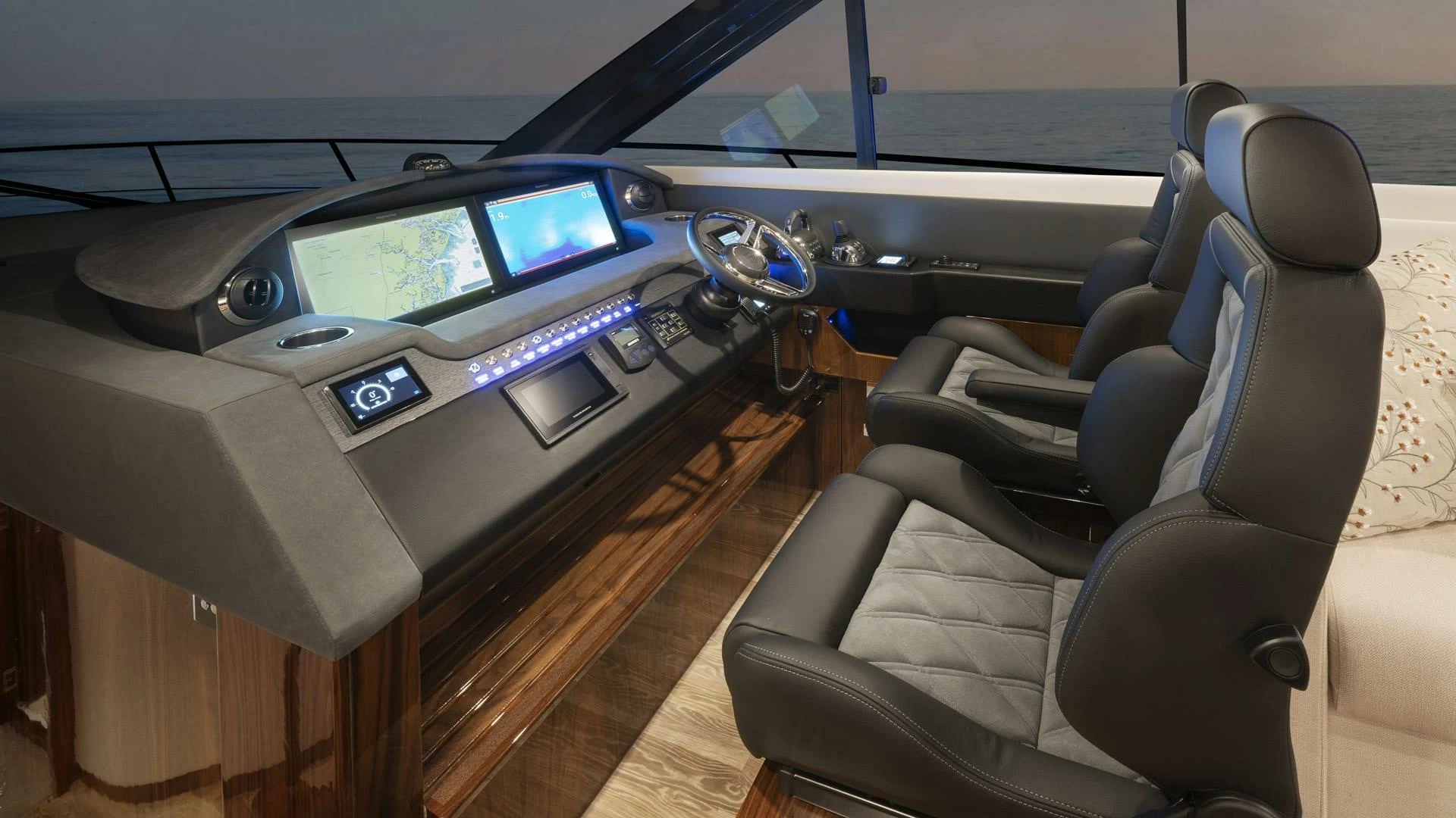 里维埃拉（Riviera）6000 SPORT YACHT PLATINUM EDITION