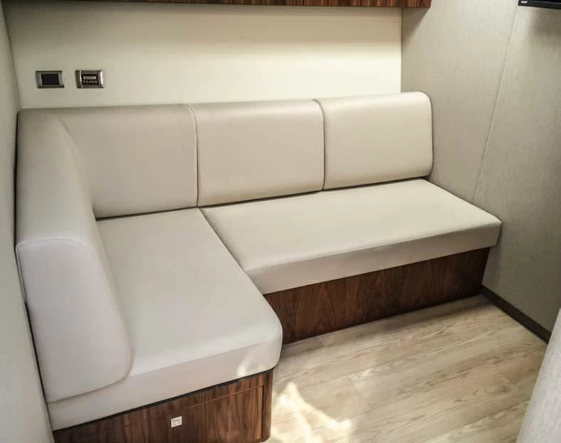 里维埃拉（Riviera）5400 SPORT YACHT PLATINUM EDITION