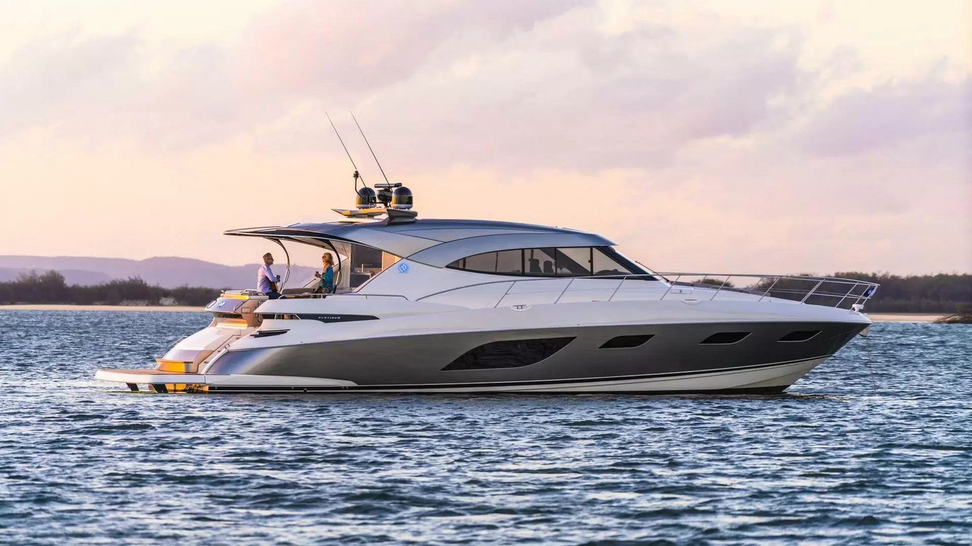 里维埃拉（Riviera）6000 SPORT YACHT PLATINUM EDITION