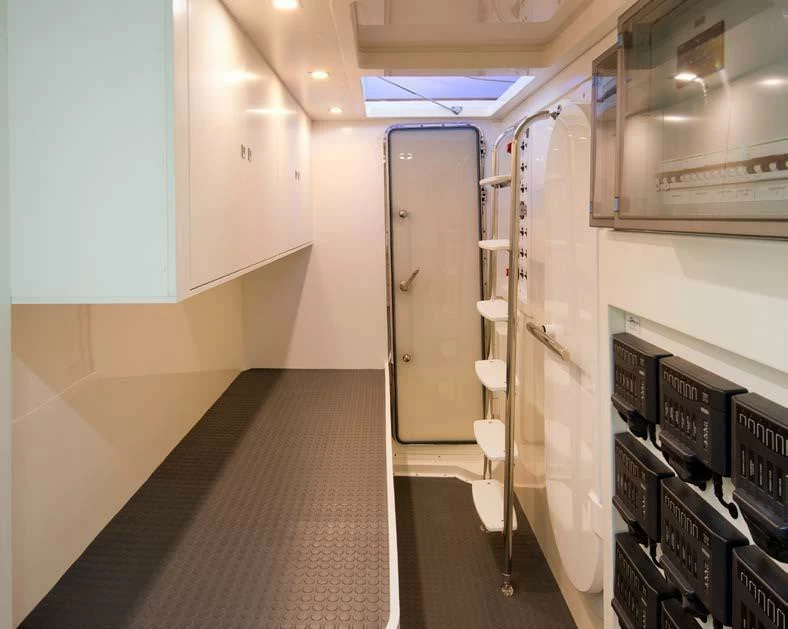 里维埃拉（Riviera）6000 SPORT YACHT PLATINUM EDITION