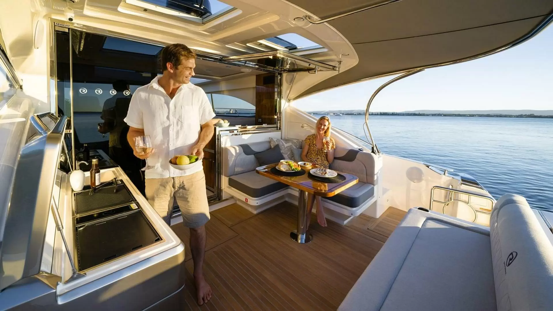 里维埃拉（Riviera）4800 SPORT YACHT SERIES II PLATINUM EDITION