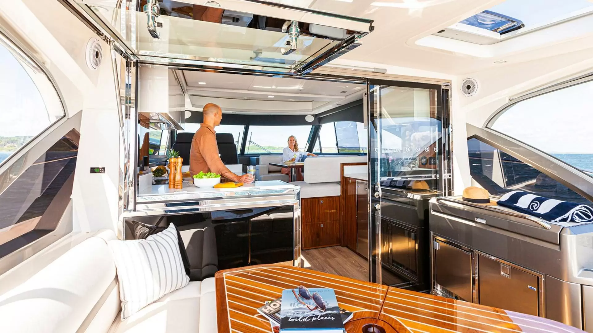 里维埃拉（Riviera）4600 SPORT YACHT PLATINUM EDITION