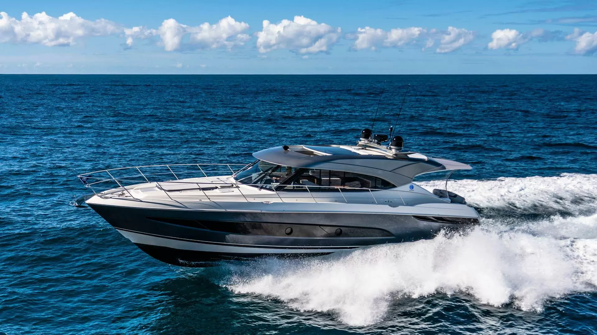 里维埃拉（Riviera）5400 SPORT YACHT PLATINUM EDITION
