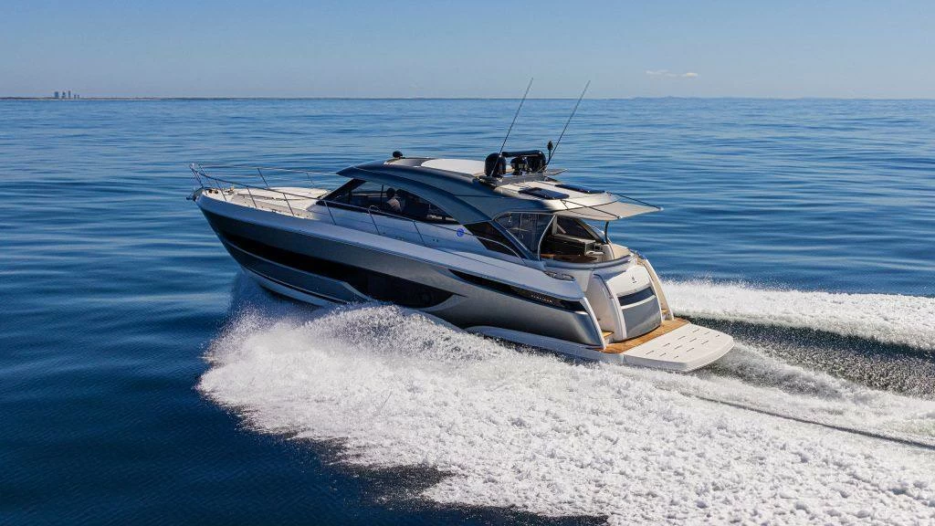 里维埃拉（Riviera）4600 SPORT YACHT PLATINUM EDITION