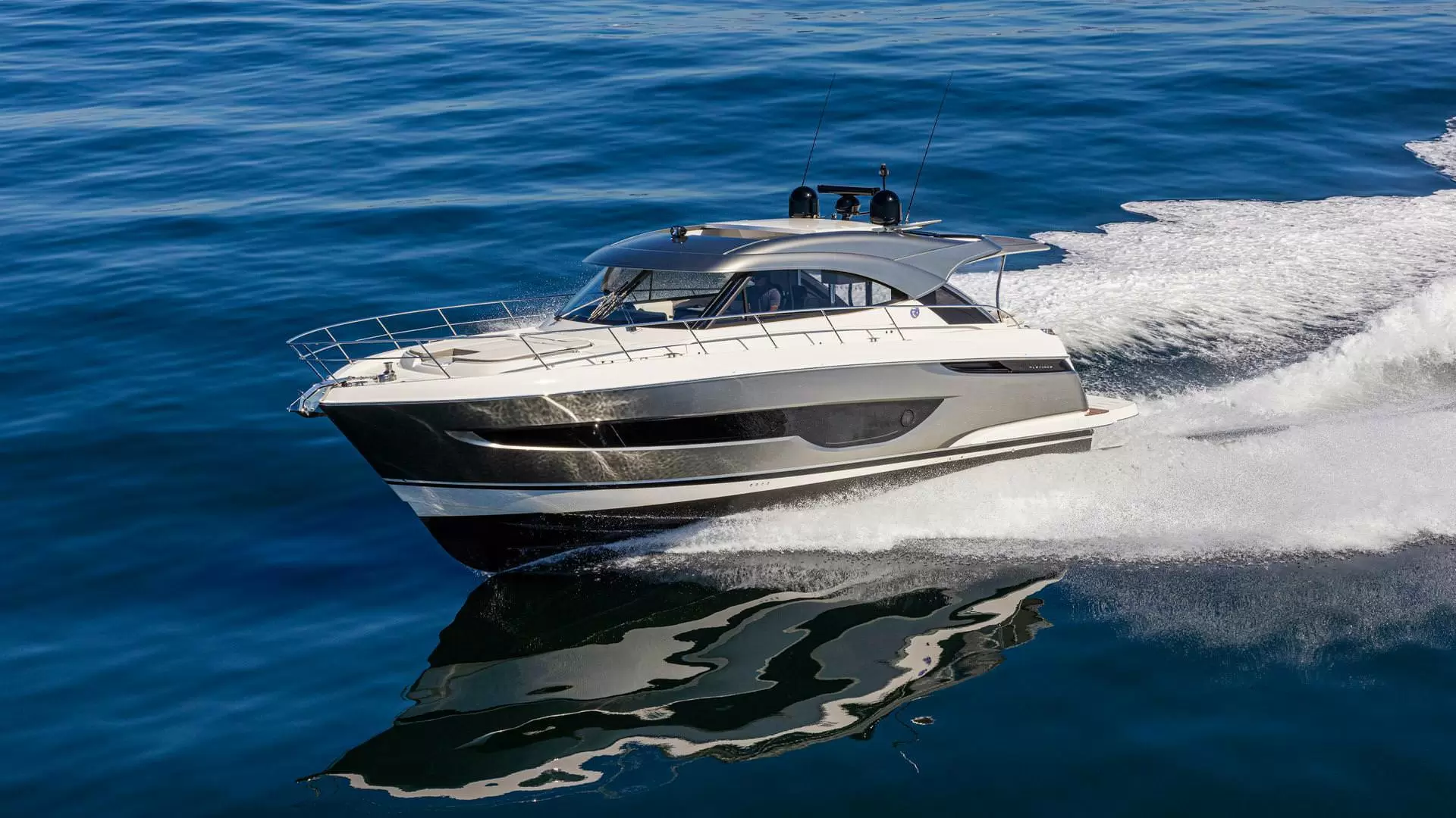 里维埃拉（Riviera）4600 SPORT YACHT PLATINUM EDITION
