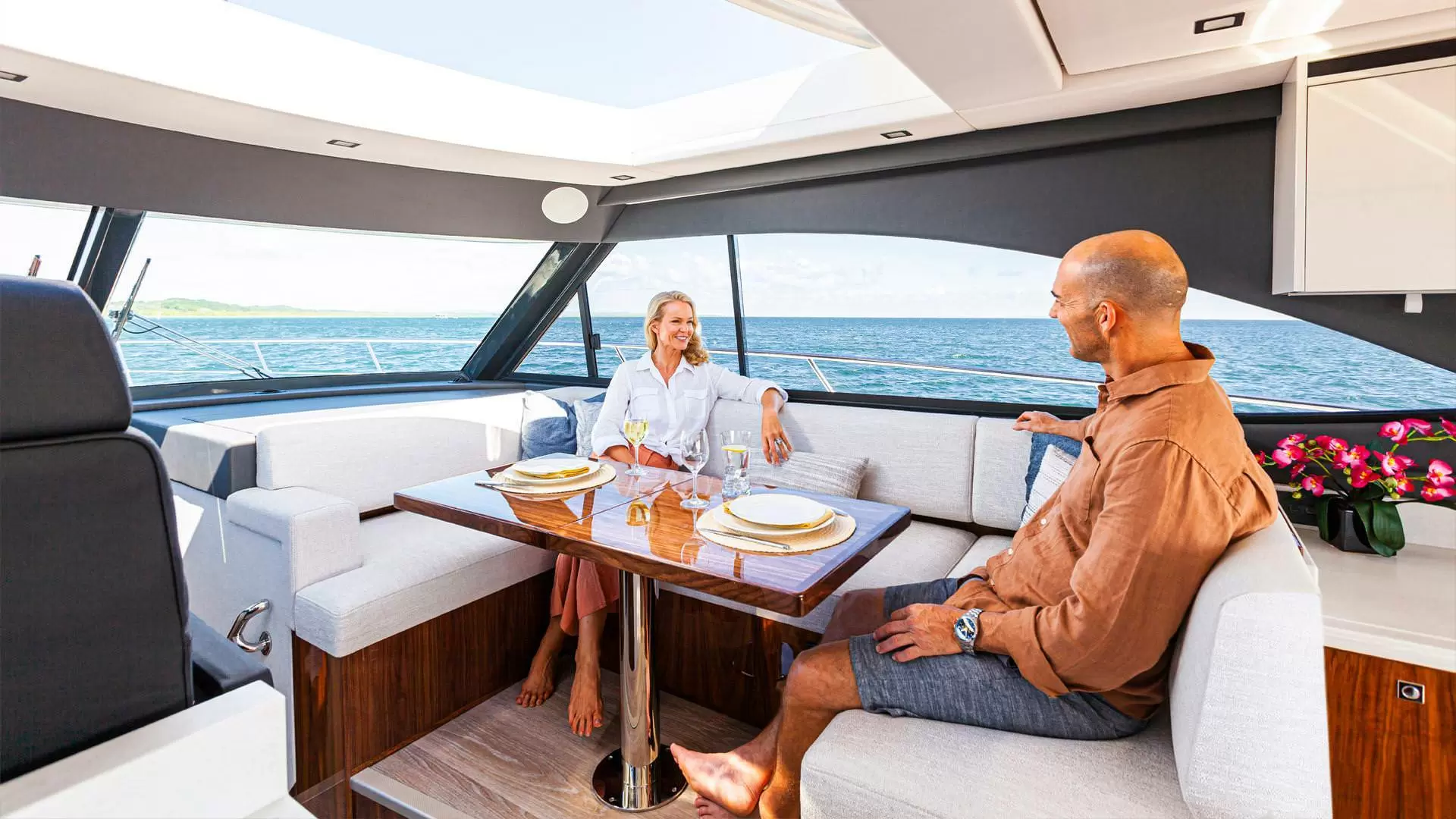 里维埃拉（Riviera）4600 SPORT YACHT PLATINUM EDITION