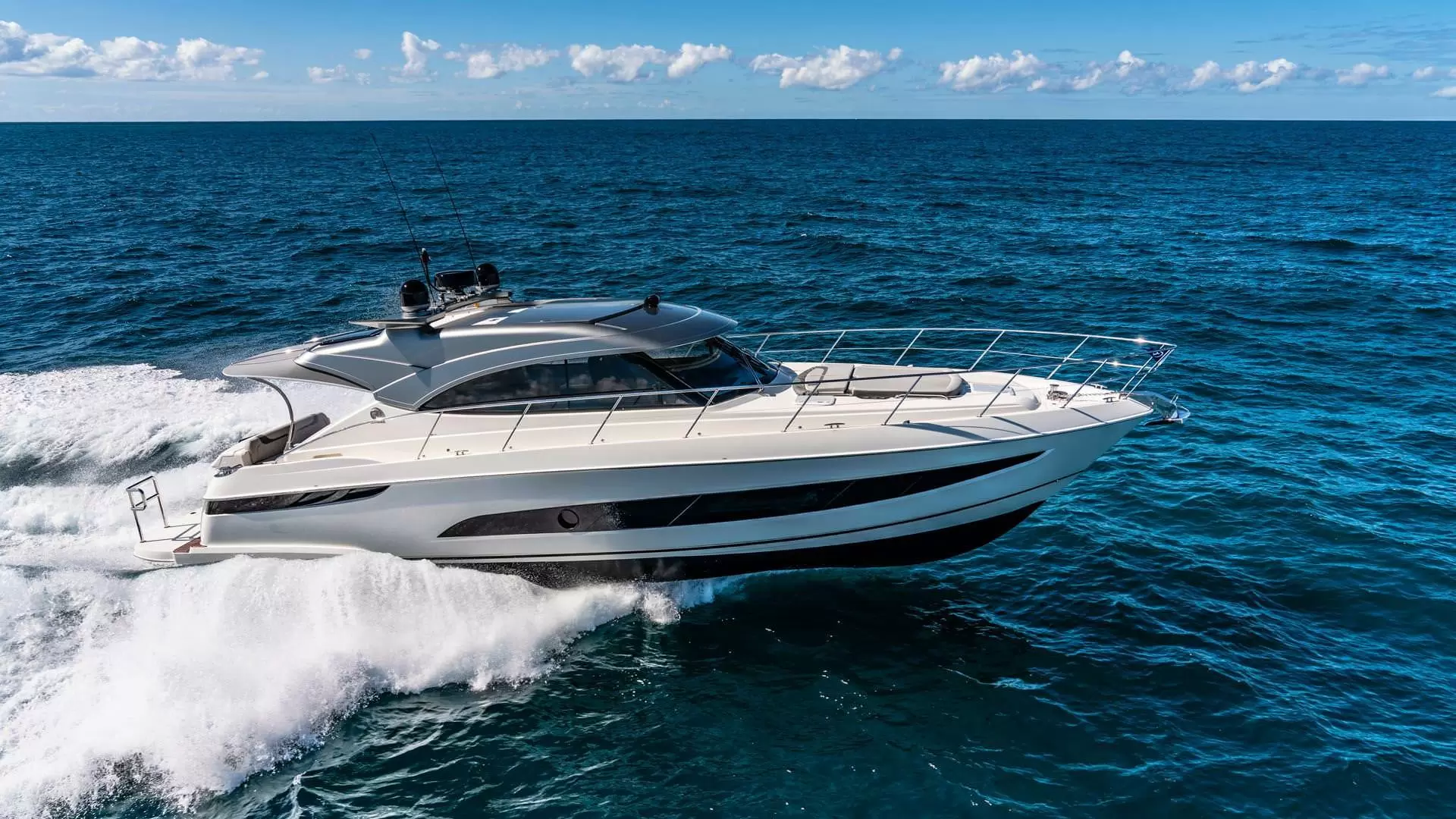里维埃拉（Riviera）4800 SPORT YACHT SERIES II PLATINUM EDITION