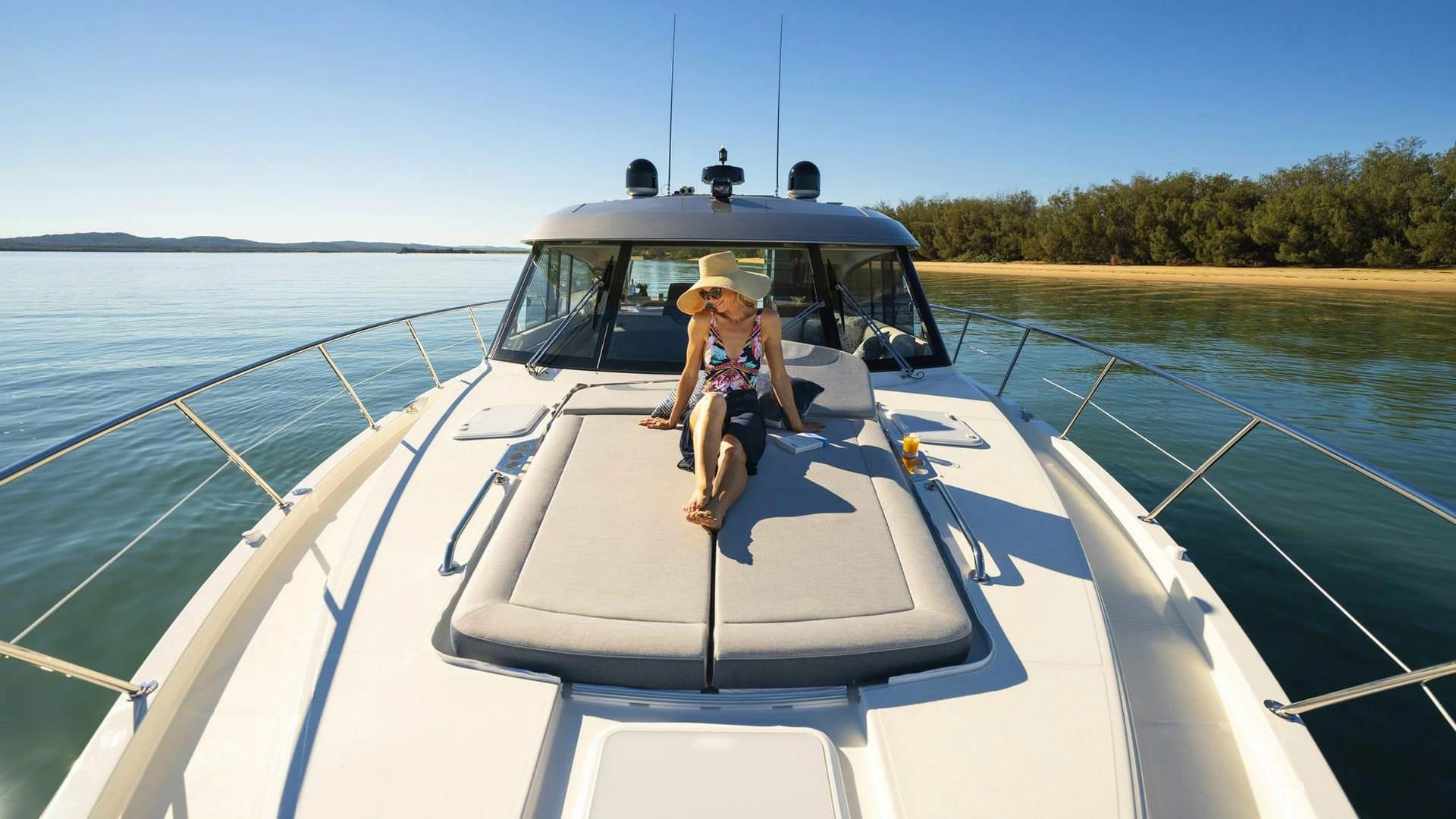 里维埃拉（Riviera）5400 SPORT YACHT PLATINUM EDITION