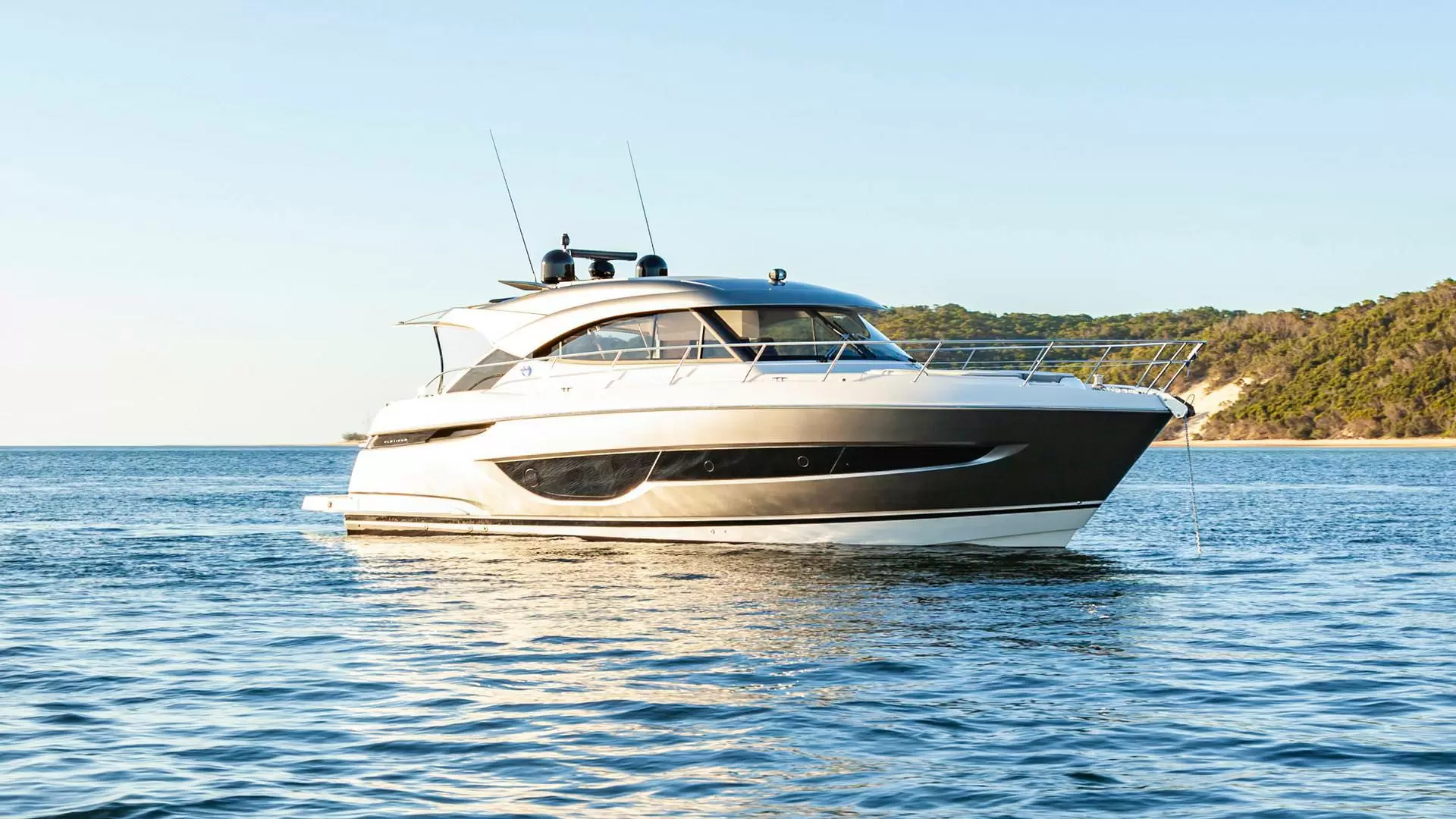 里维埃拉（Riviera）4600 SPORT YACHT PLATINUM EDITION