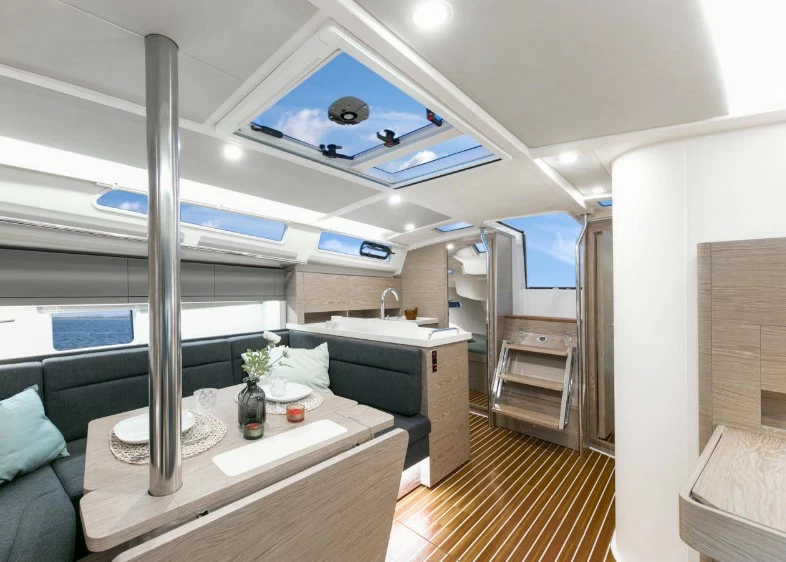 汉斯(Hanse)388中型帆船豪华沙龙