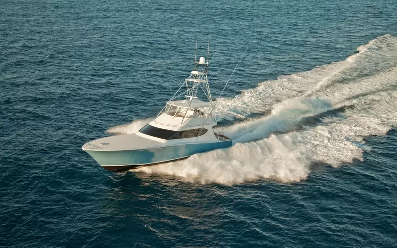 哈特雷斯(Hatteras)GT70运动钓鱼艇:70尺