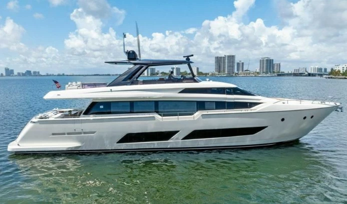 85尺法拉帝(Ferretti)850二手飞桥游艇:4000万元