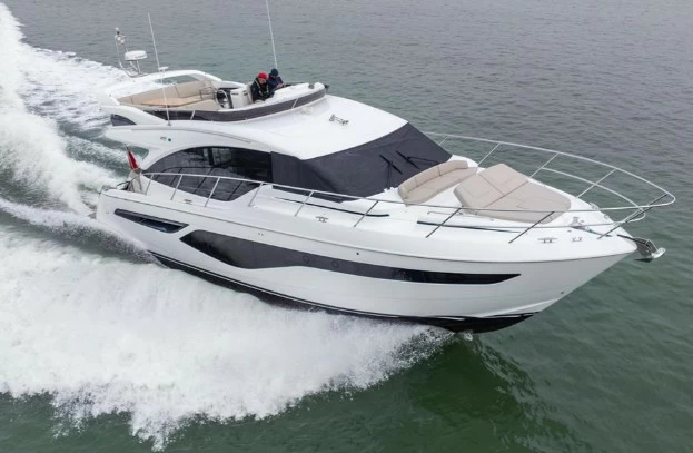 公主(Princess)F55二手飞桥游艇价格1800万元