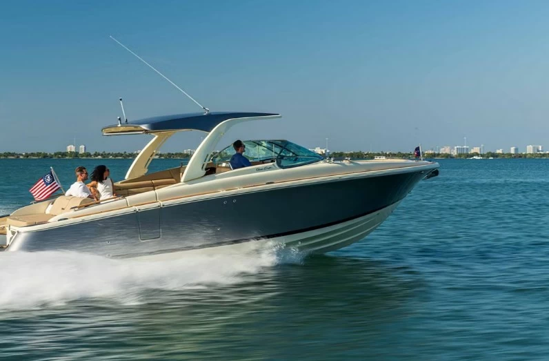 克里斯Launch 35GT动力游艇:430万元,适合沿海与内河