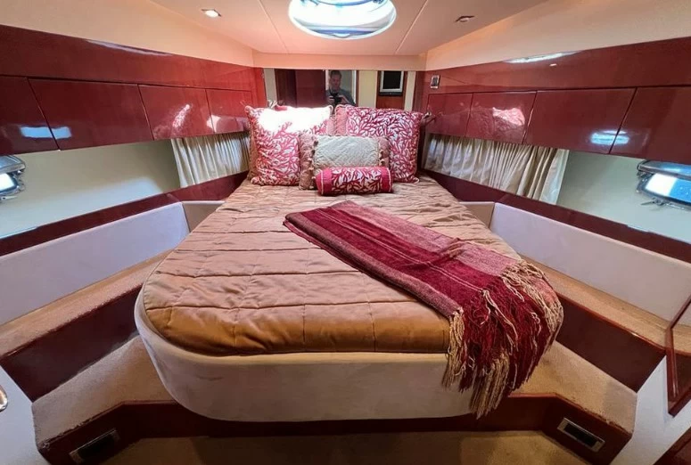 菲尔兰(Fairline)Phantom48二手游艇客舱布局