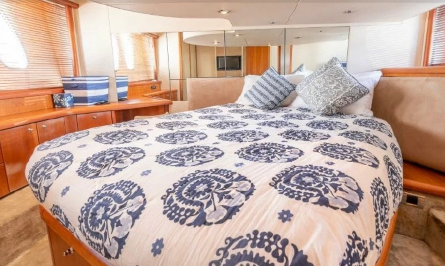 圣汐克(Sunseeker)Predator52二手运动游艇客舱
