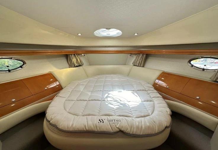 菲尔兰(Fairline)Phantom46二手飞桥游艇客舱