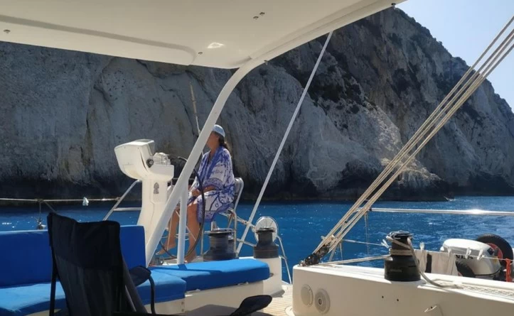 卡塔纳(Catana)582二手巡航双体帆船驾驶区