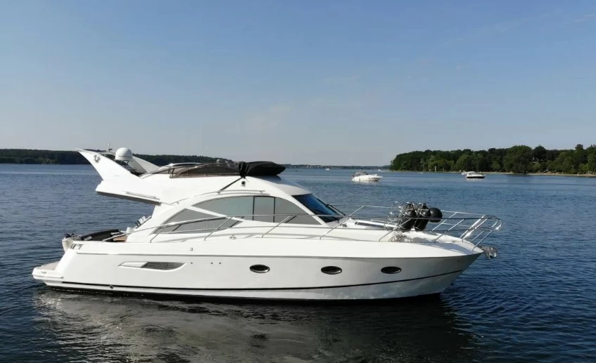 二手经典飞桥巡航游艇:卡帝尔Galeon 390 Fly,现价£174,995