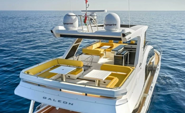 卡帝尔(Galeon)680二手豪华飞桥游艇飞桥布局